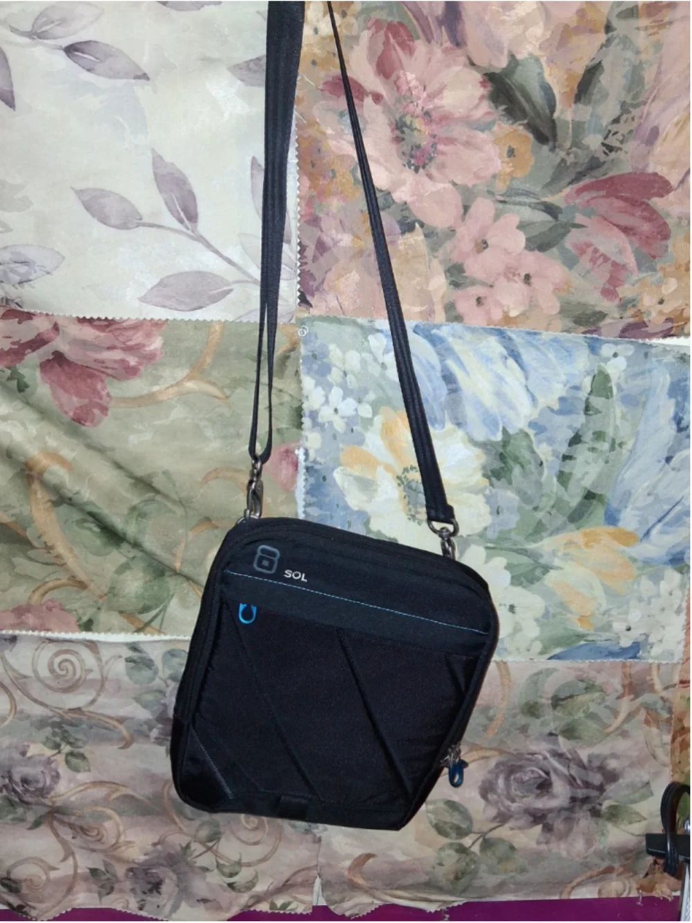SOL Black Messenger Bag Zip Closure Adjustable Strap Outer Pockets for Men
